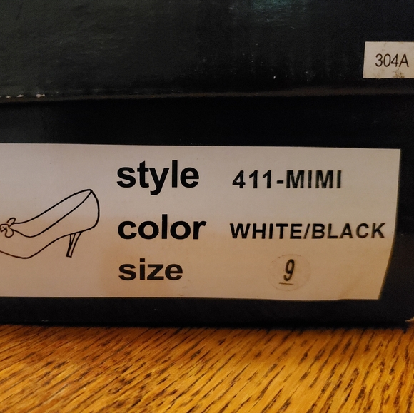 Women's blk/wht heels - Picture 3 of 8
